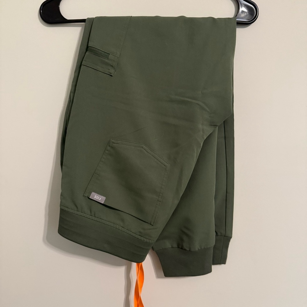 NWOT Figs Zamora Joggers - Moss